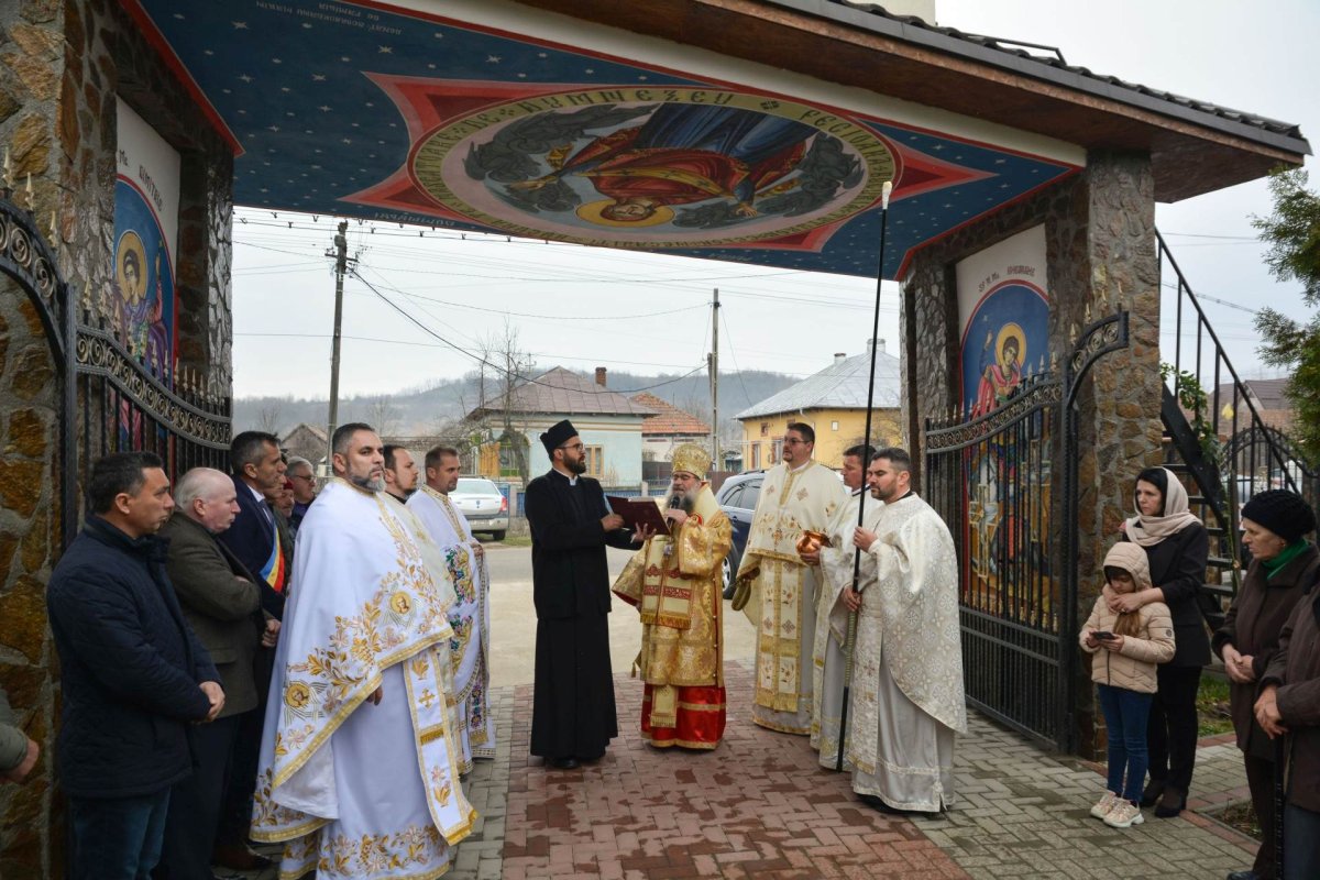 Popas de sfințire și slujire la o parohie din Olt 288361