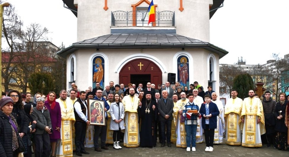 Sfințirea Bisericii „Sfinții Apostoli Petru și Pavel” din Reșița  288357