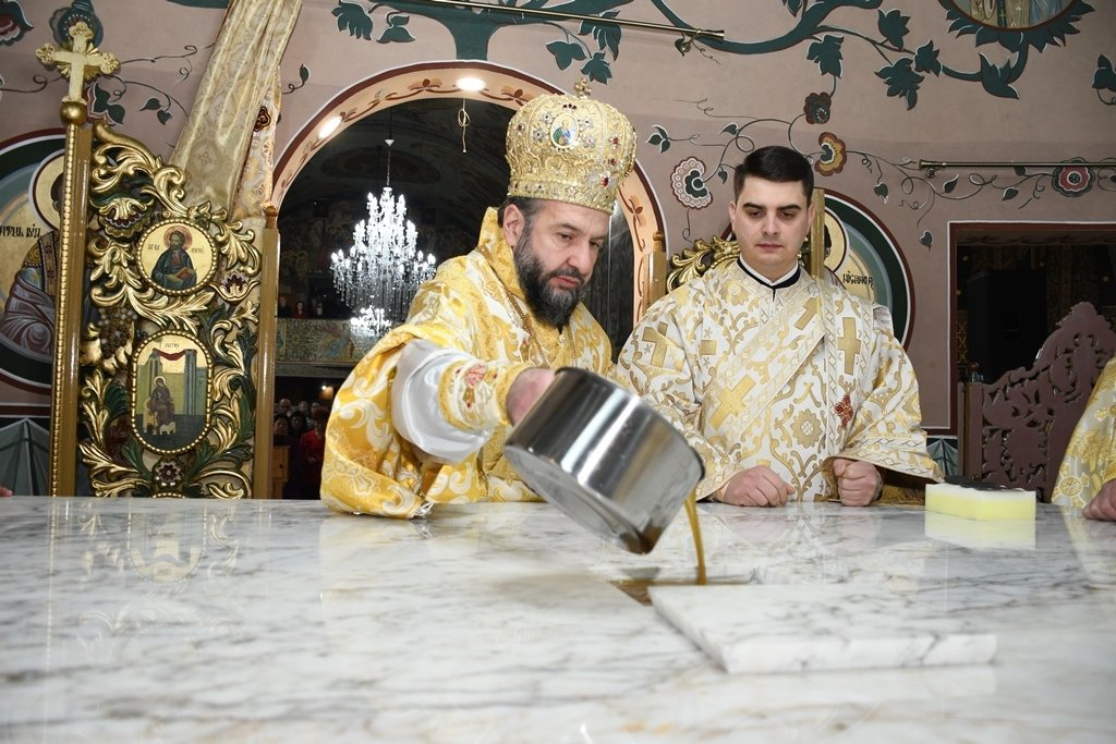 Sfințirea Bisericii „Sfinții Apostoli Petru și Pavel” din Reșița  288359