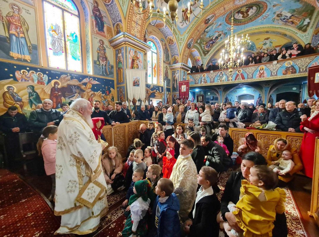 Binecuvântare arhierească în Parohia Cuzdrioara 288478
