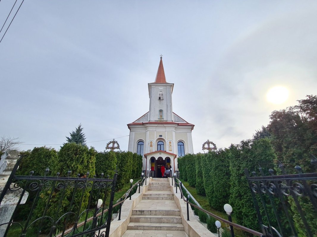 Binecuvântare arhierească în Parohia Cuzdrioara 288479