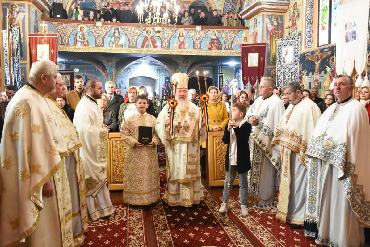 Binecuvântare arhierească în Parohia Cuzdrioara 288480
