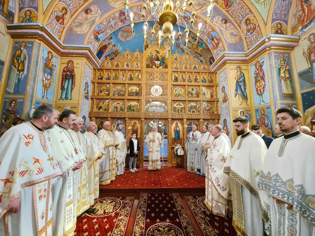 Binecuvântare arhierească în Parohia Cuzdrioara 288483