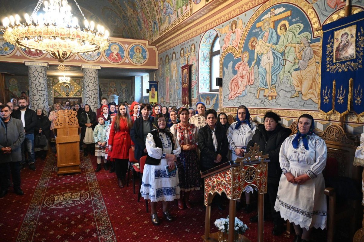Slujire arhierească în satul bihorean Izbuc  288485