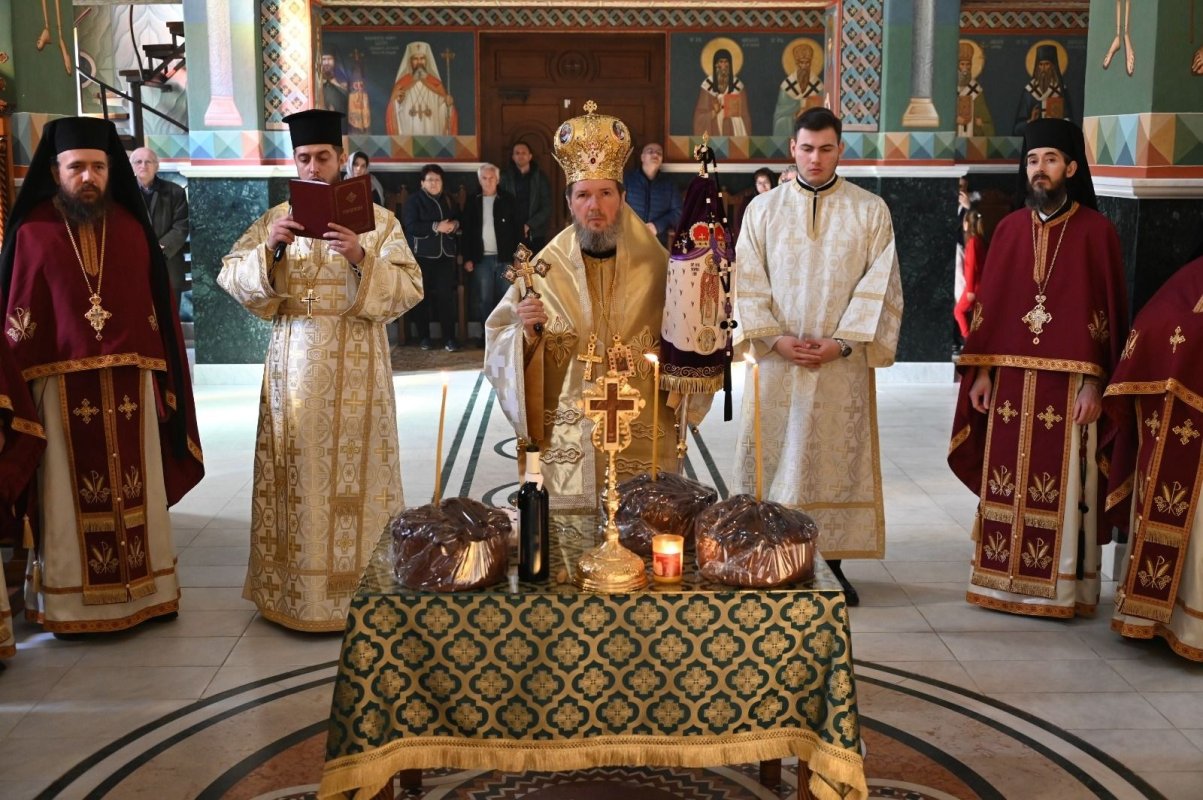 Slujire arhierească în satul bihorean Izbuc  288487