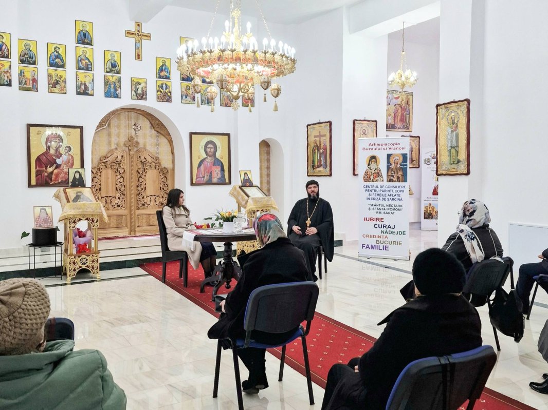 Conferință despre anxietate într‑o parohie din Râmnicu Sărat 288624