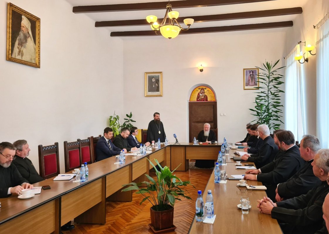 Ședință semestrială cu părinții protopopi  și membrii CAR din Eparhia Clujului 288786
