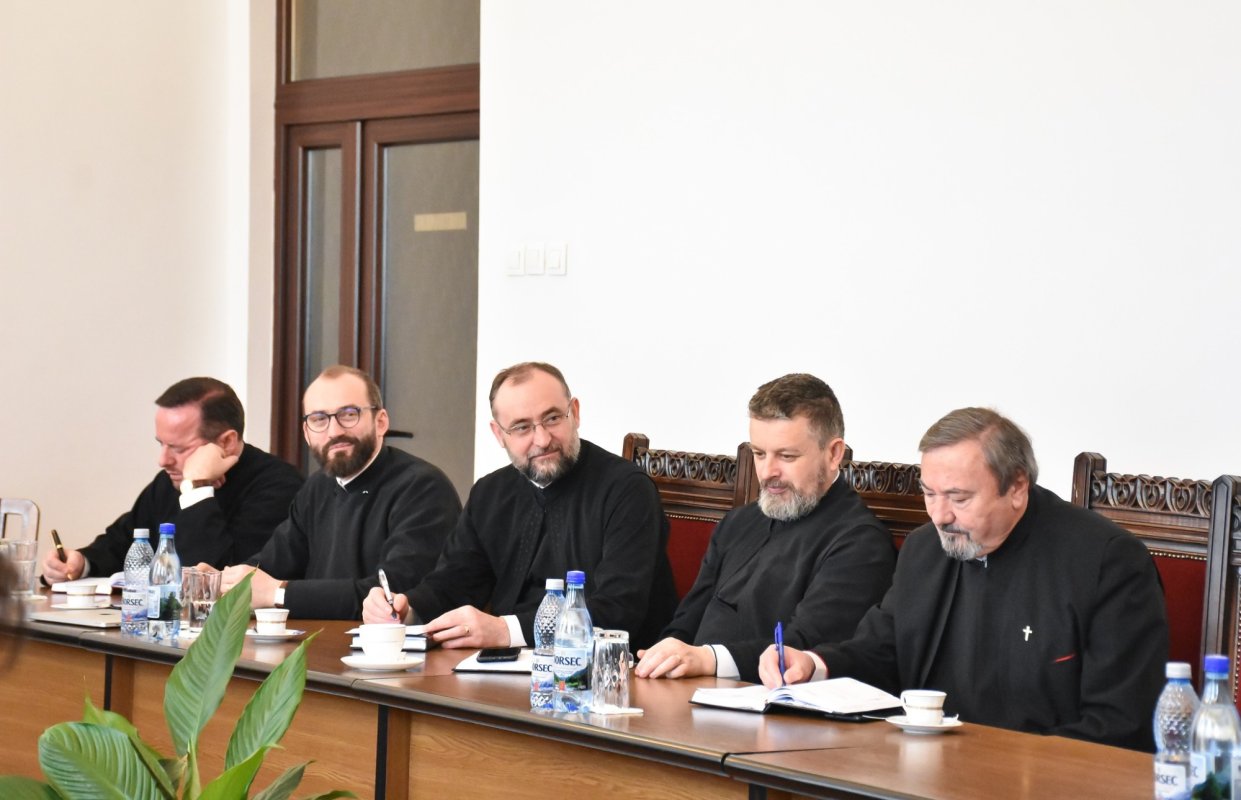 Ședință semestrială cu părinții protopopi  și membrii CAR din Eparhia Clujului 288788