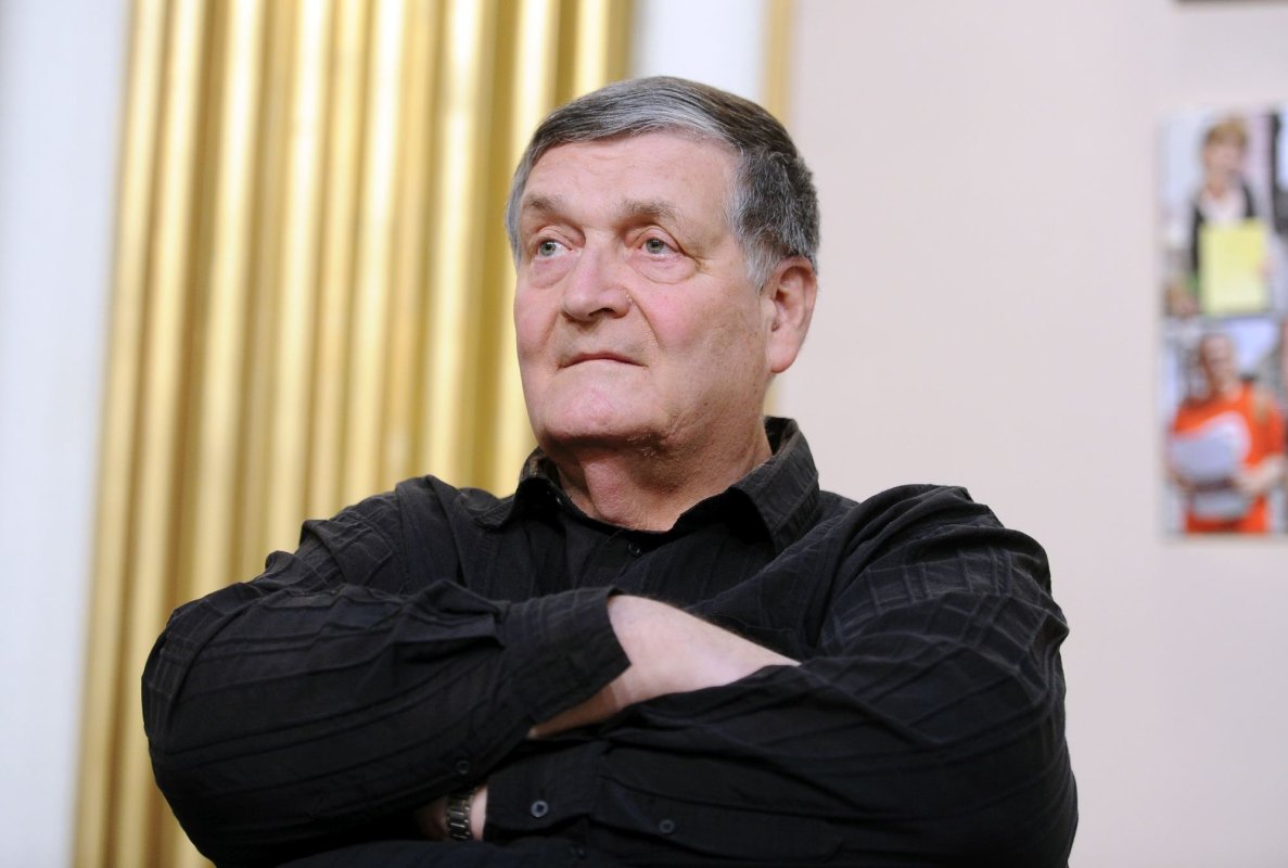 Alex Ștefănescu sau a trăi pentru a citi 288148