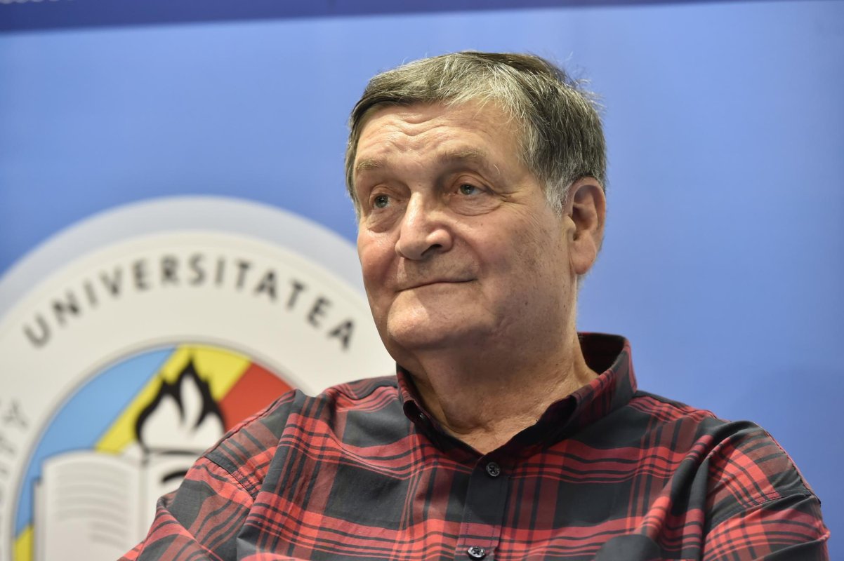 Alex Ștefănescu sau a trăi pentru a citi 288149