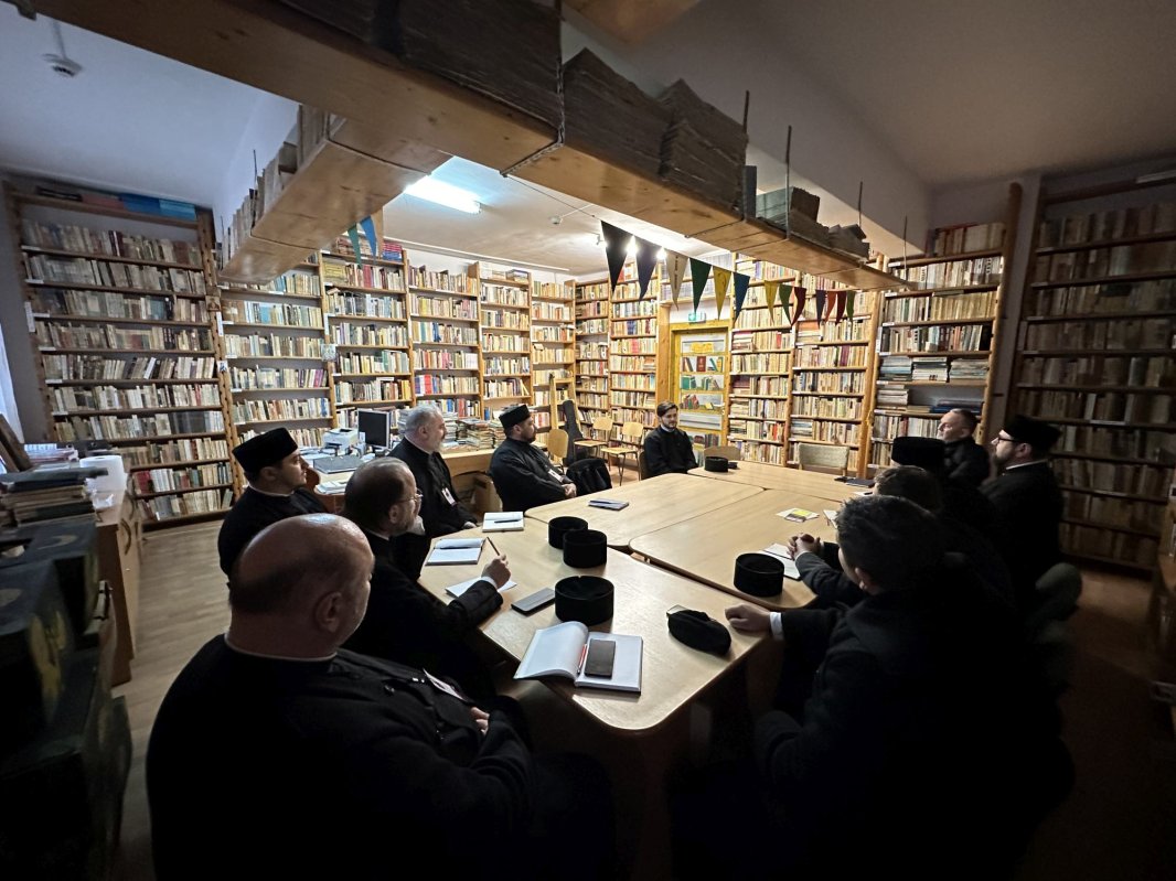 Clerici din Episcopia Daciei Felix în pelerinaj în Arhiepiscopia Iașilor 289011