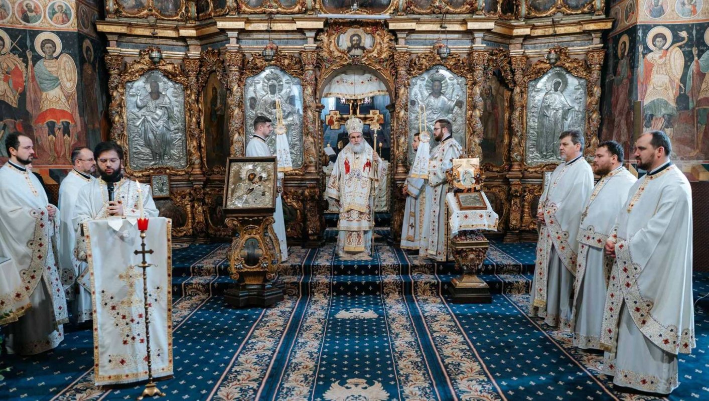 Două hirotonii în Duminica Lăsatului sec de brânză la Roman 288993