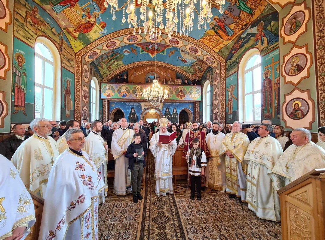 Liturghie arhierească și sfințire la biserica din Nireș, Cluj 288977