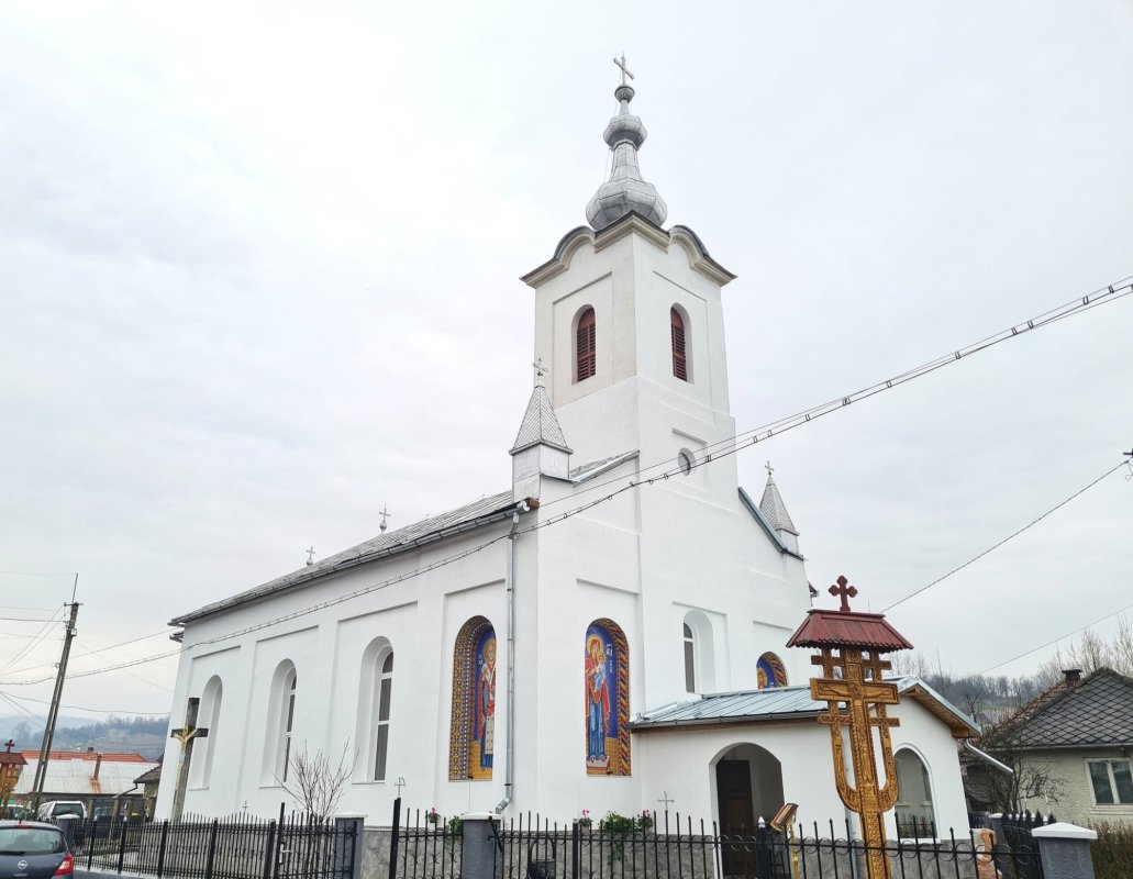 Liturghie arhierească și sfințire la biserica din Nireș, Cluj 288978