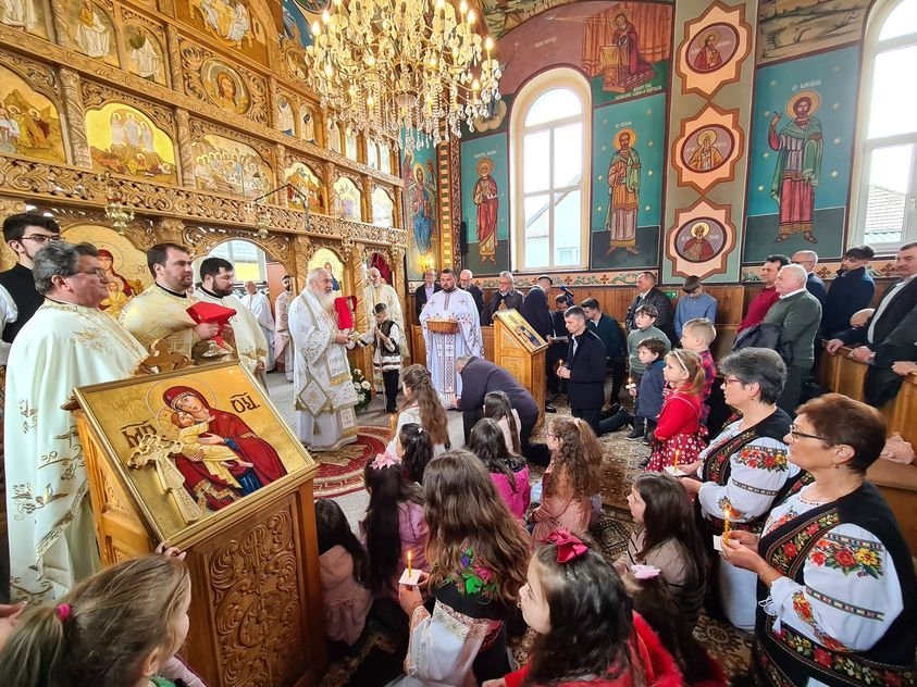 Liturghie arhierească și sfințire la biserica din Nireș, Cluj 288982