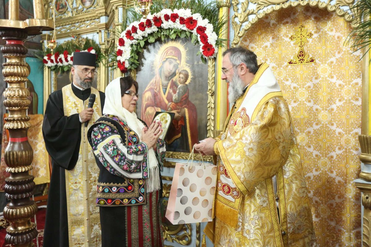 Țesătură tradițională oferită Arhiepiscopului Buzăului și Vrancei  288971