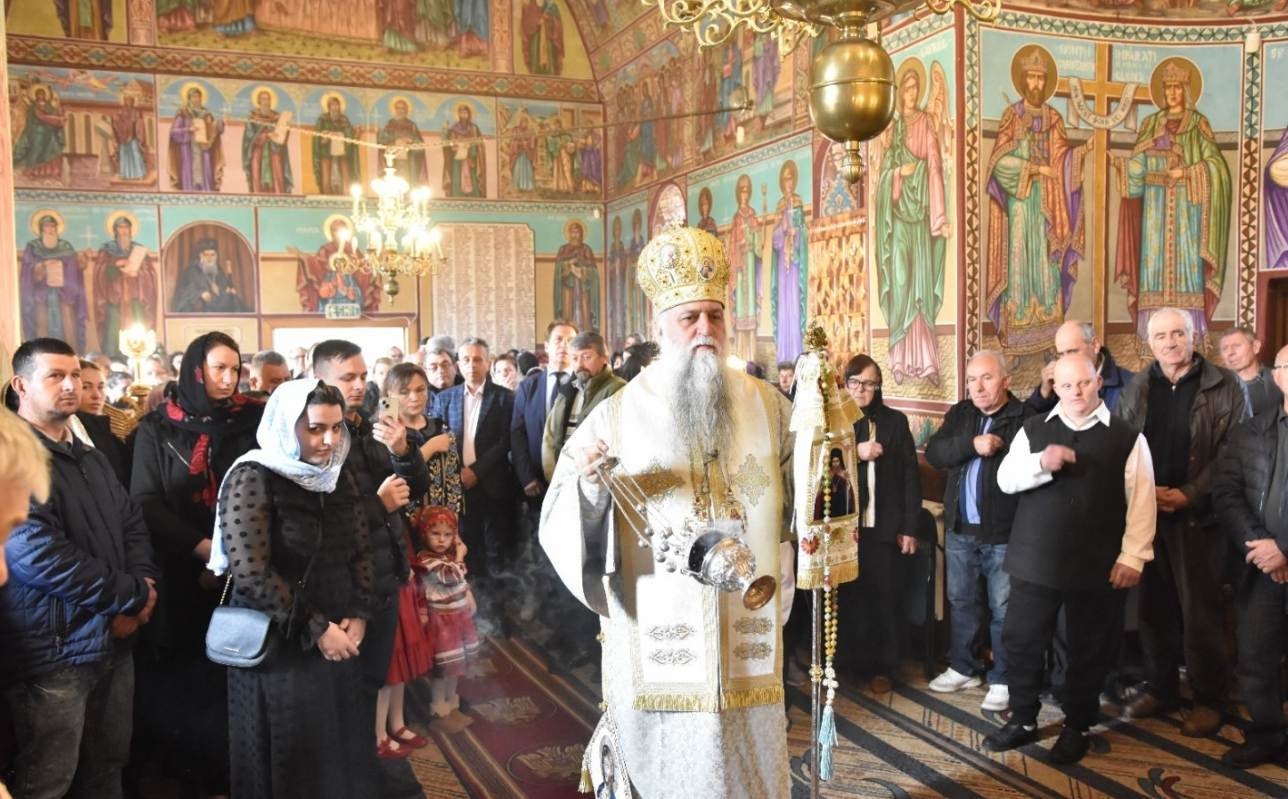 Vizită arhierească în Parohia Cernișoara din Vâlcea 289021