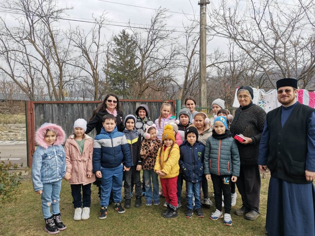 Tabără de o zi la parohia prahoveană Izvoarele 289265