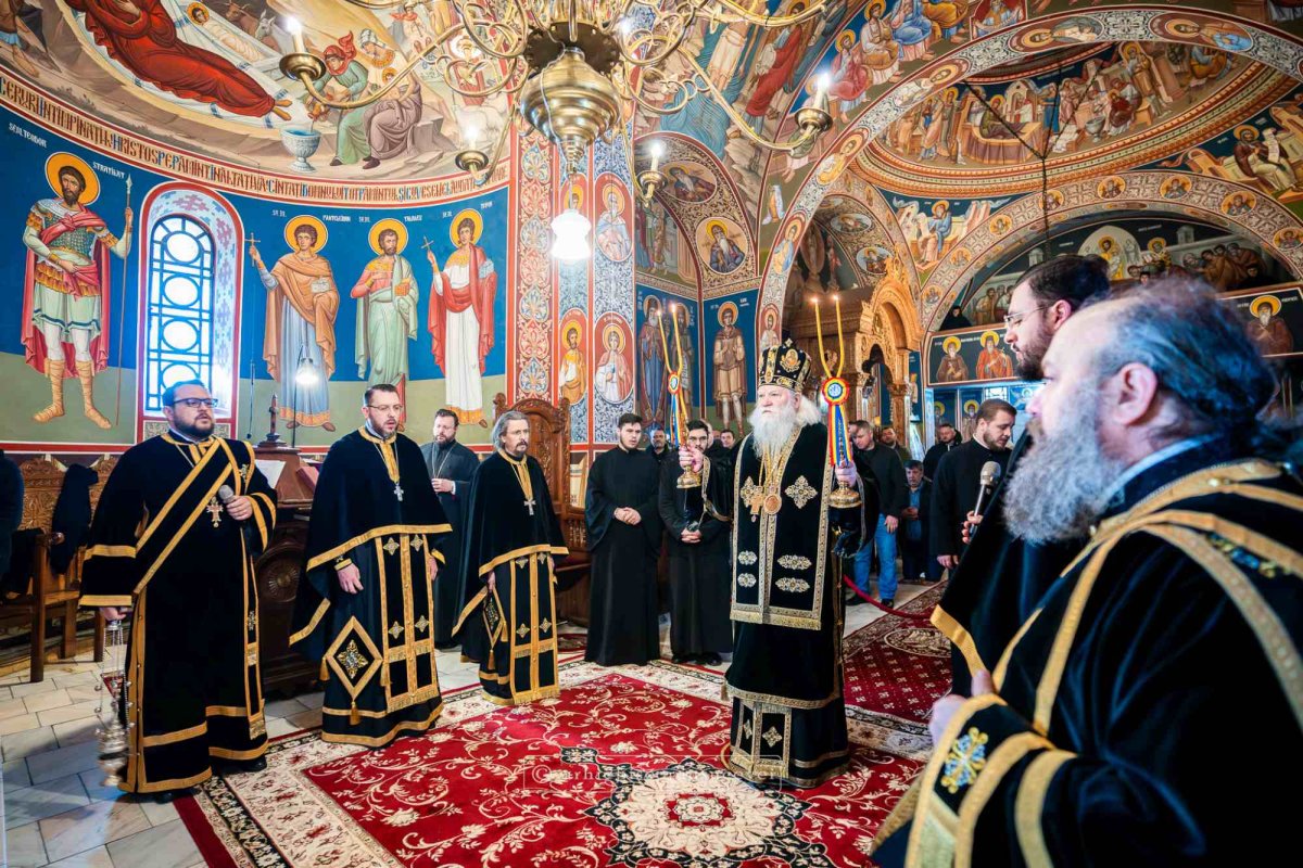 Liturghia Darurilor în a treia zi din post la Suceava 289316