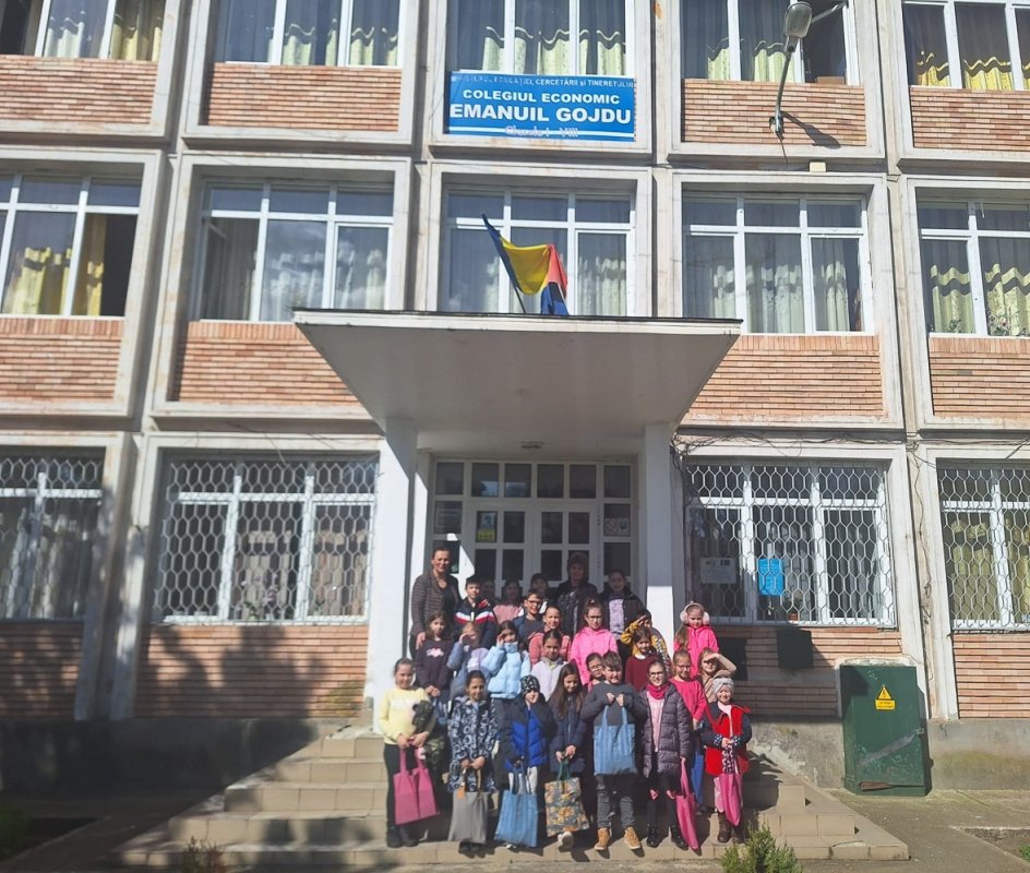 Sprijin pentru elevii din familii vulnerabile în Episcopia Devei şi Hunedoarei 289310