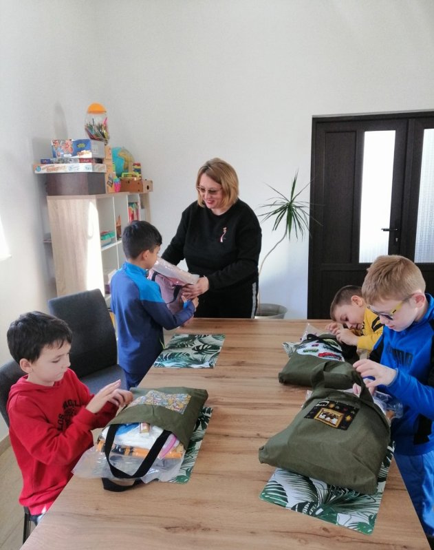 Sprijin pentru elevii din familii vulnerabile în Episcopia Devei şi Hunedoarei 289311