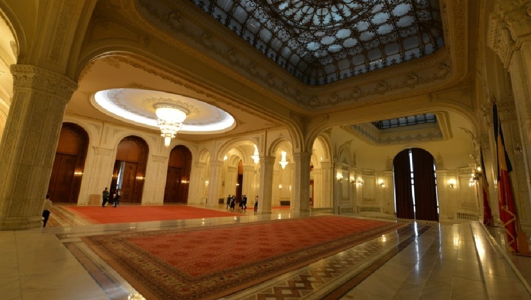 Patriarhul României va sfinți luni capela ortodoxă de la Parlament 289341