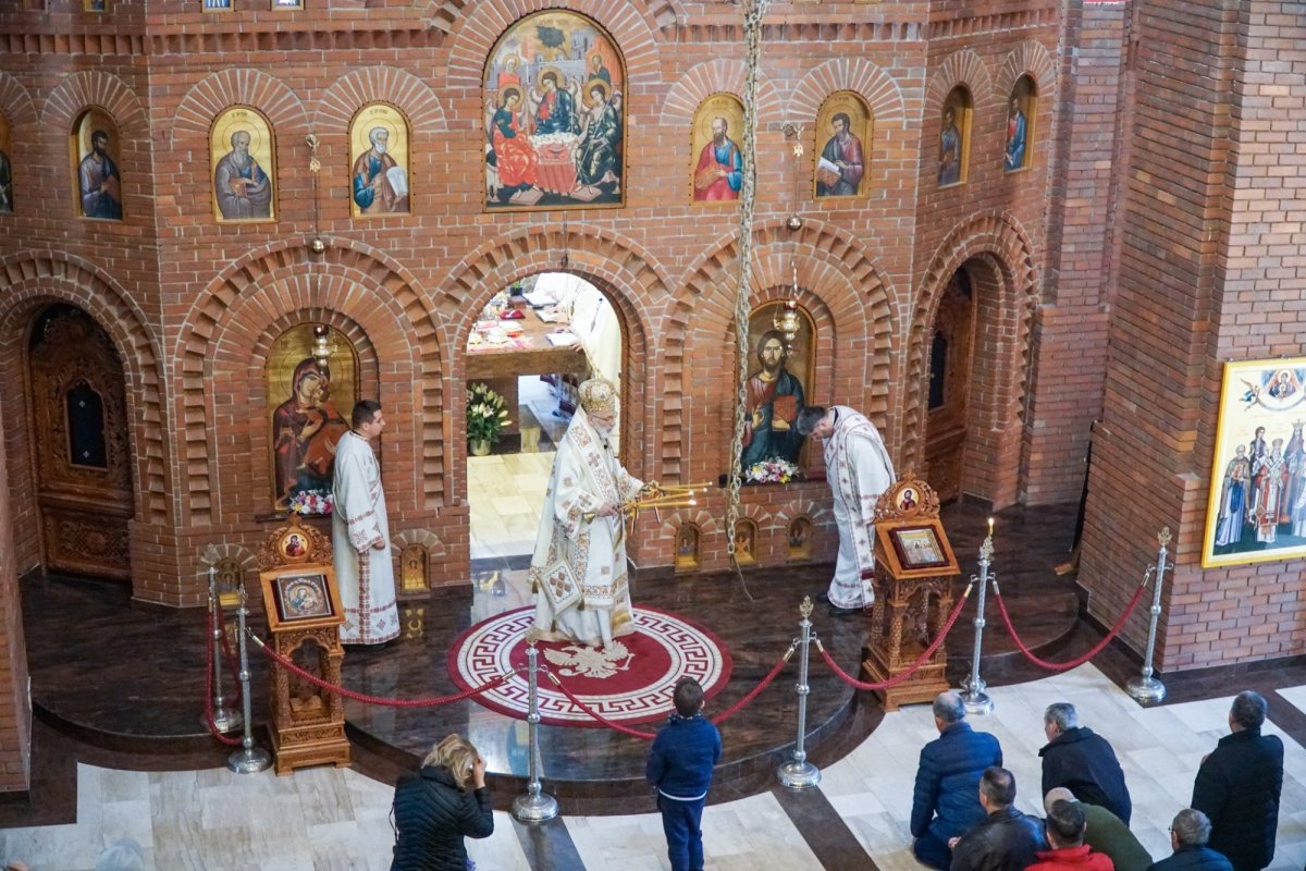 Slujire arhierească în noua catedrală din Curtea de Argeș  289670