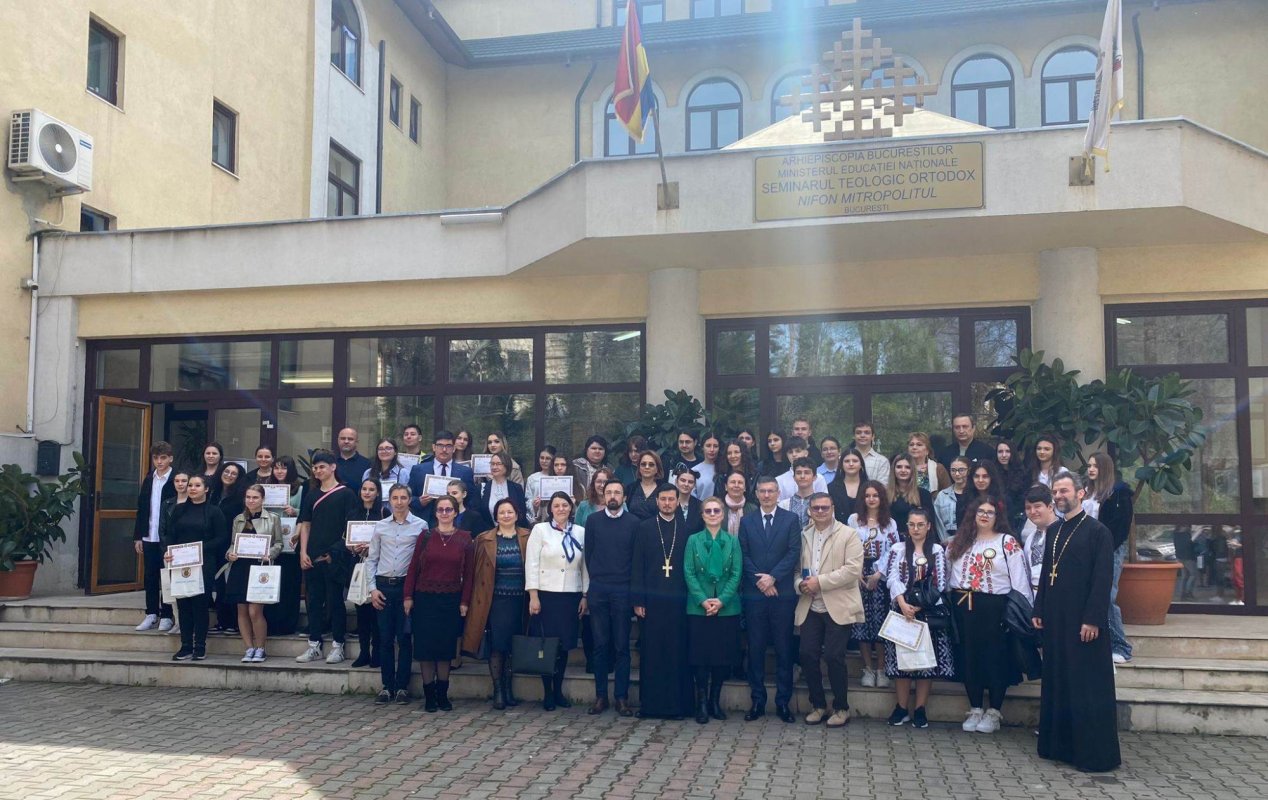 Premierea participanților la un concurs de eseuri  290461