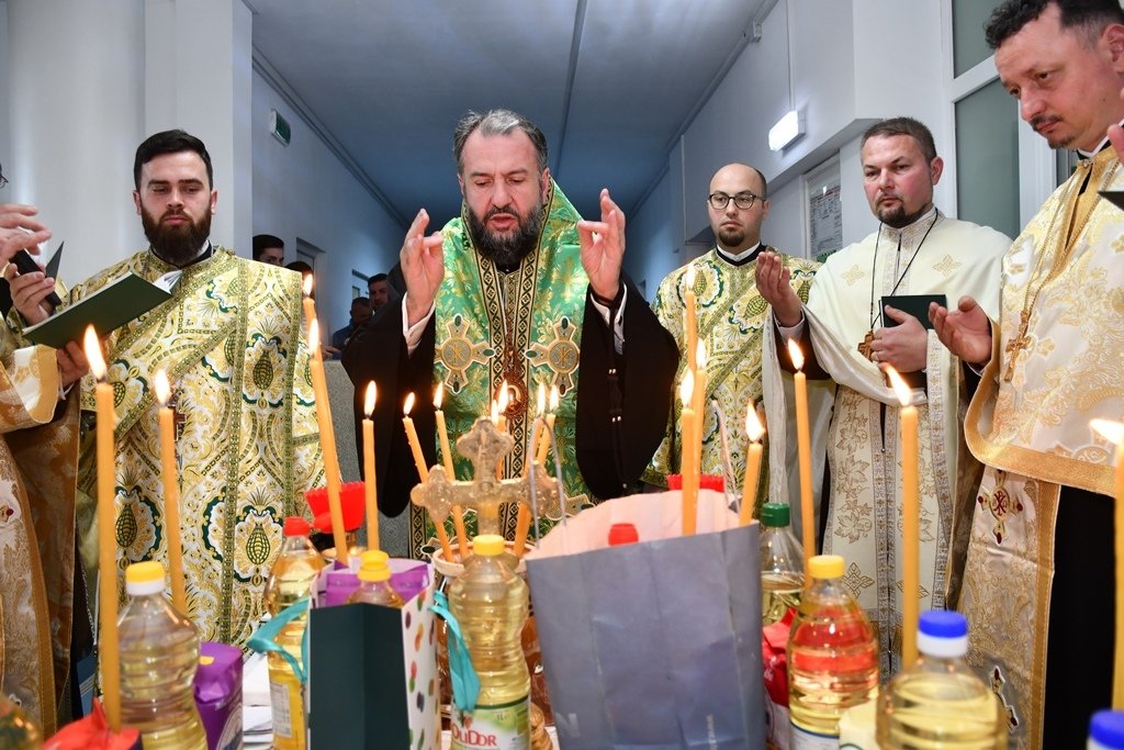 Program de rugăciune pentru bolnavi în Eparhia Caransebeșului  290449