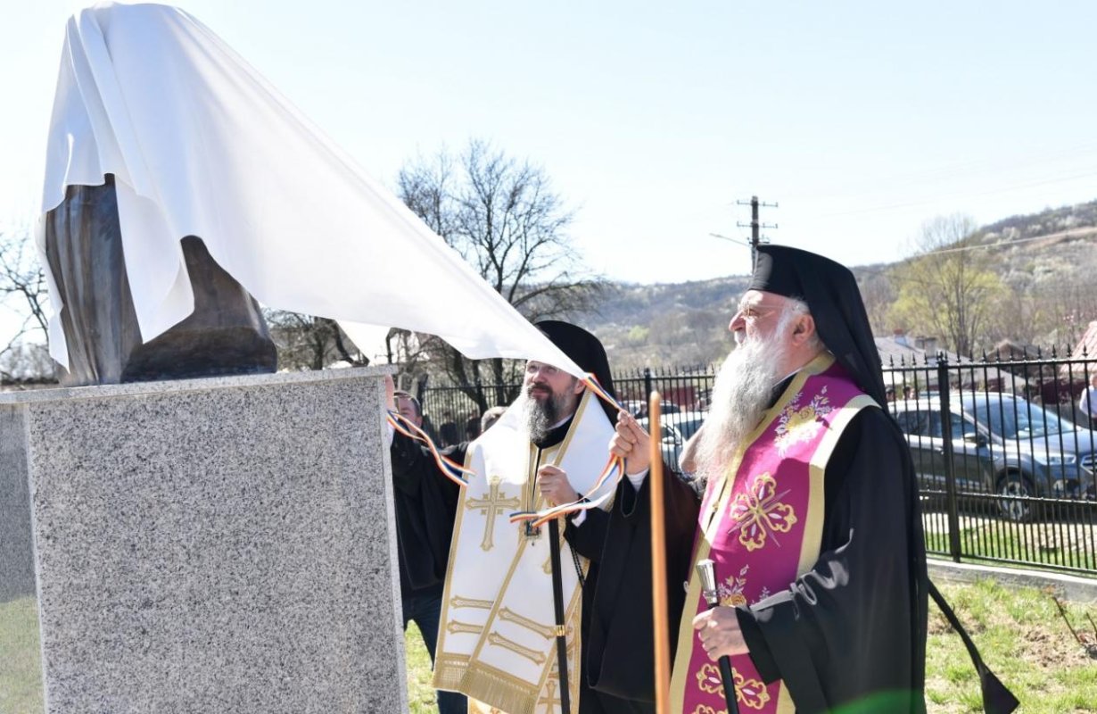 Dezvelirea bustului Mitropolitului Bartolomeu Anania la Glăvile 290538