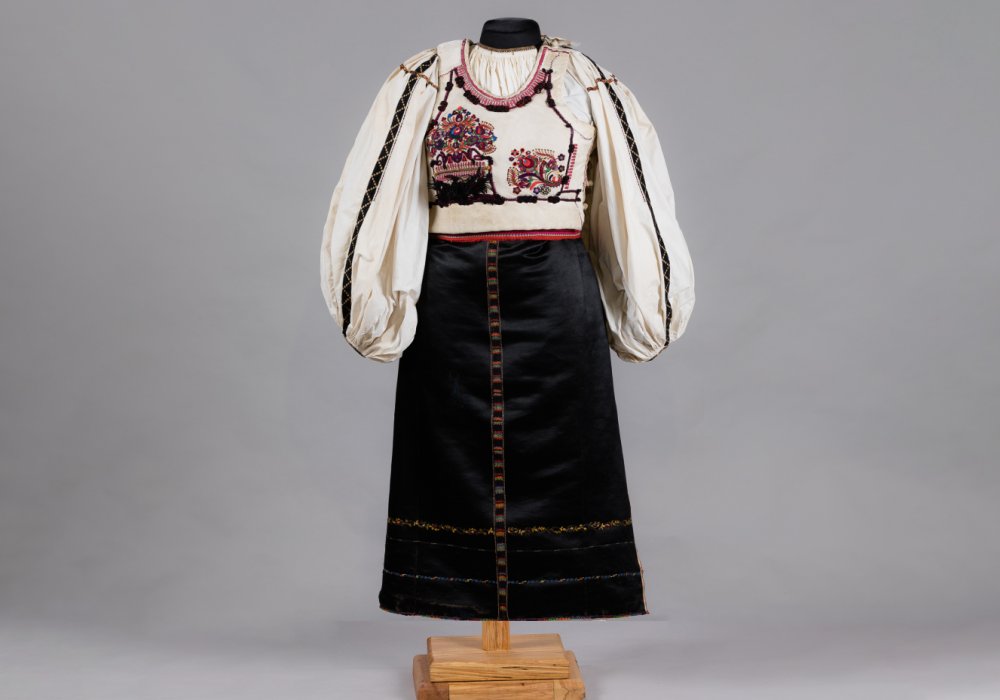 Expoziție de cămăși tradiționale românești la Madrid 290571