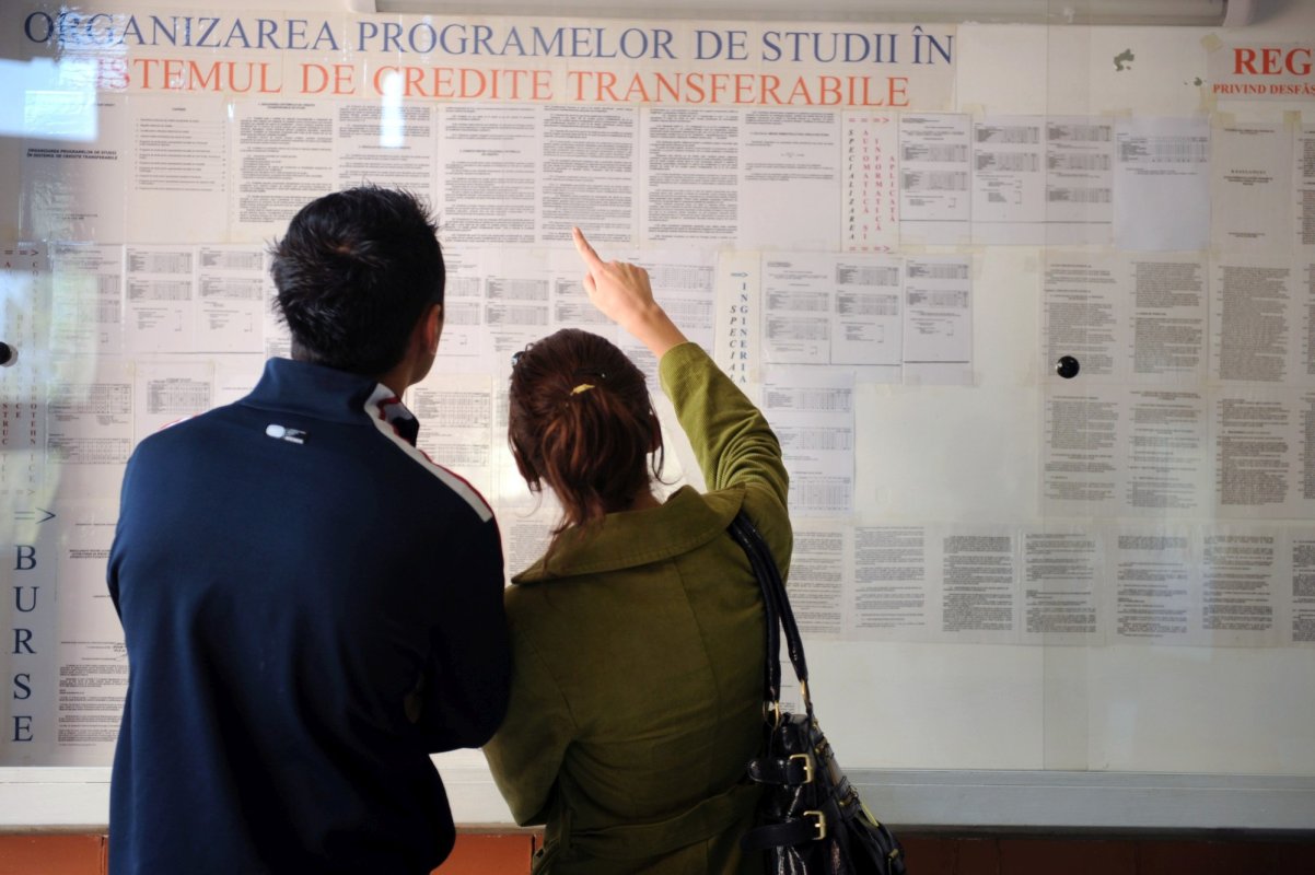 Sprijin educațional și material pentru primii studenți din familie 290876