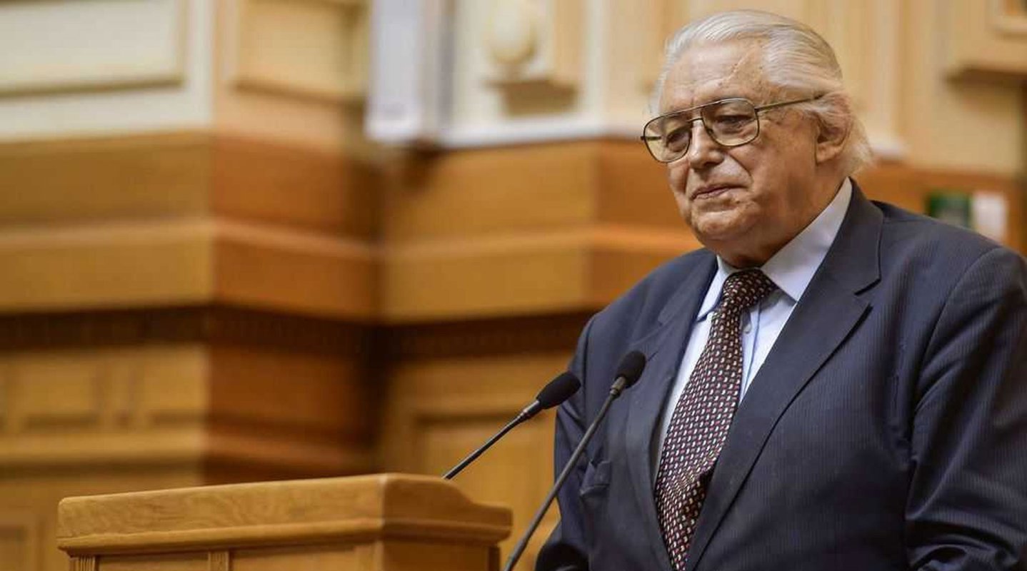 Cinstire cuvintelor unui scriitor dăruit 290939