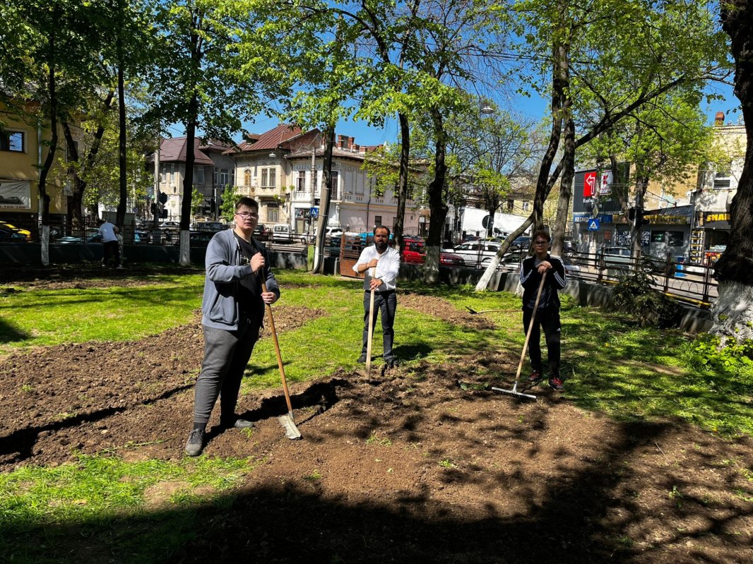 Elevii seminarului bucureștean implicați în activități ecologice 291217