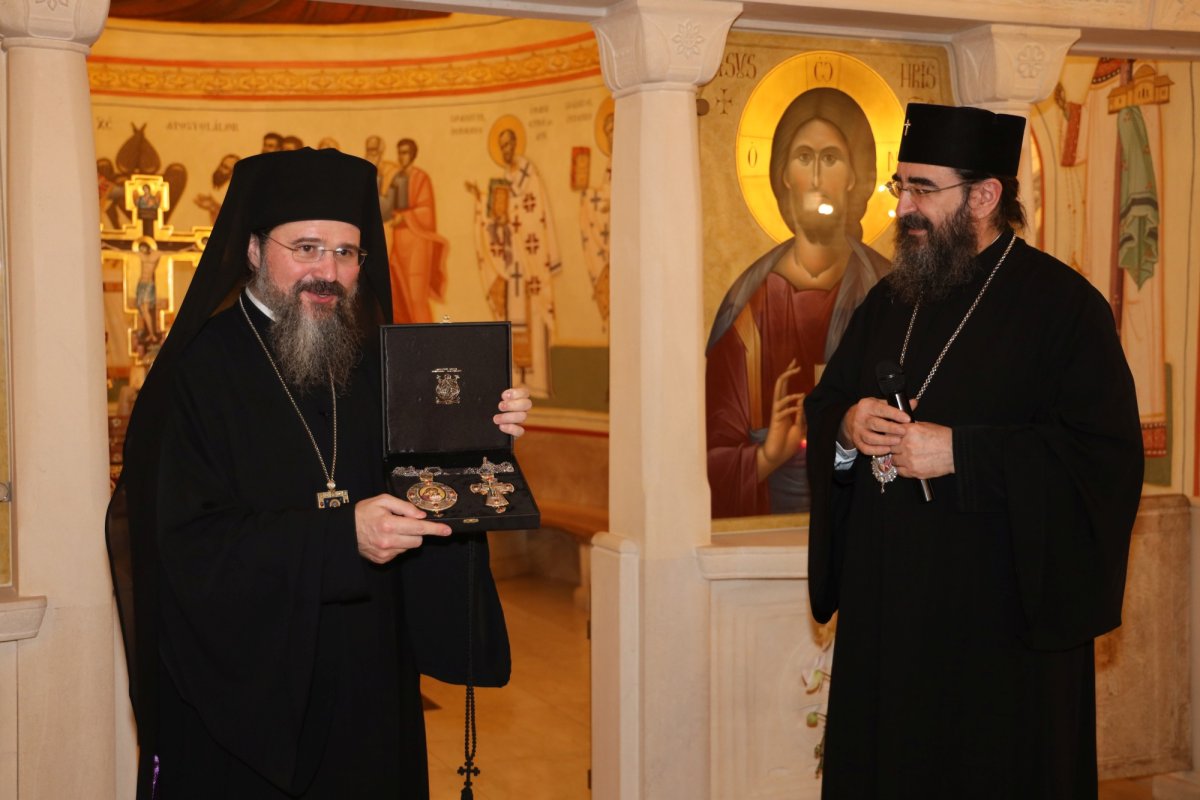 Episcopul Europei de Nord a slujit într-o parohie din Paris 291208