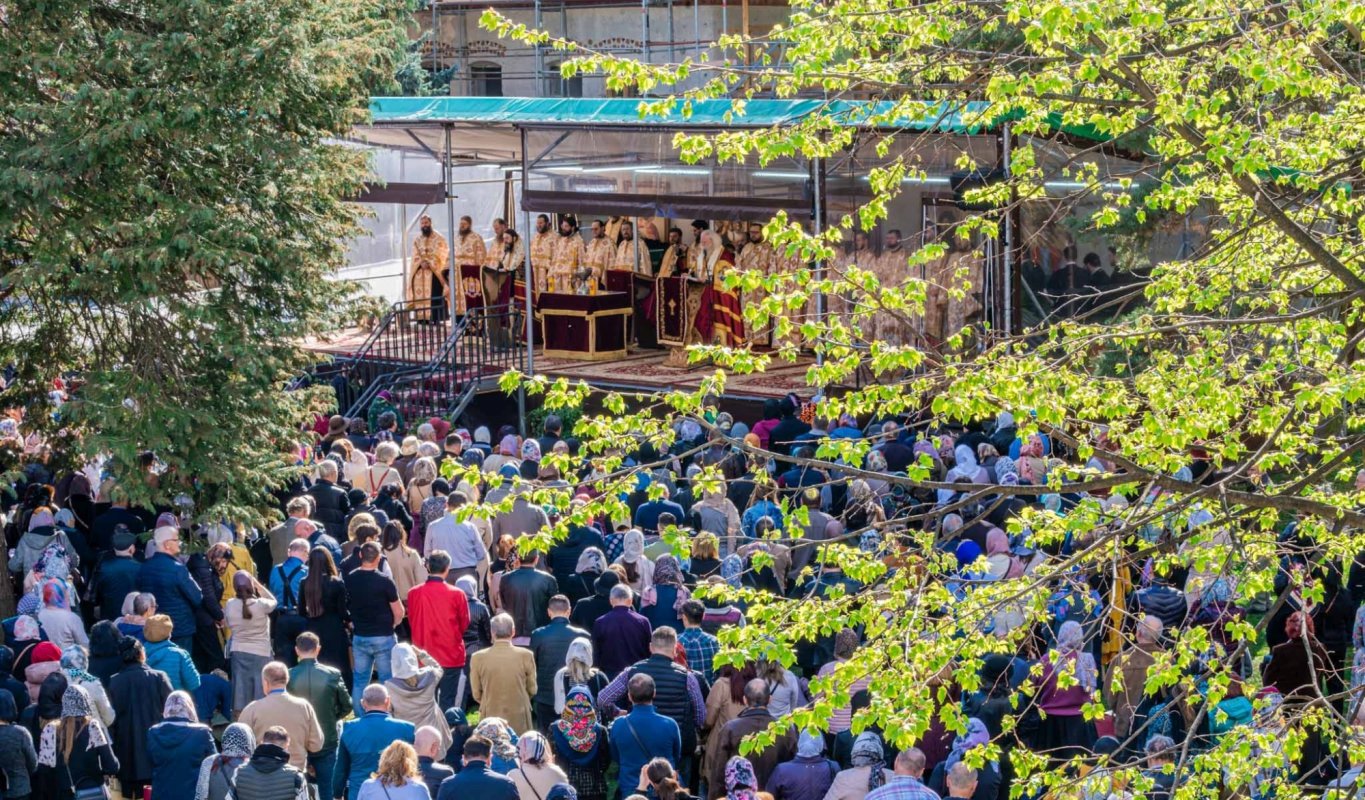 Maslu de obște la catedrala din Suceava 291187