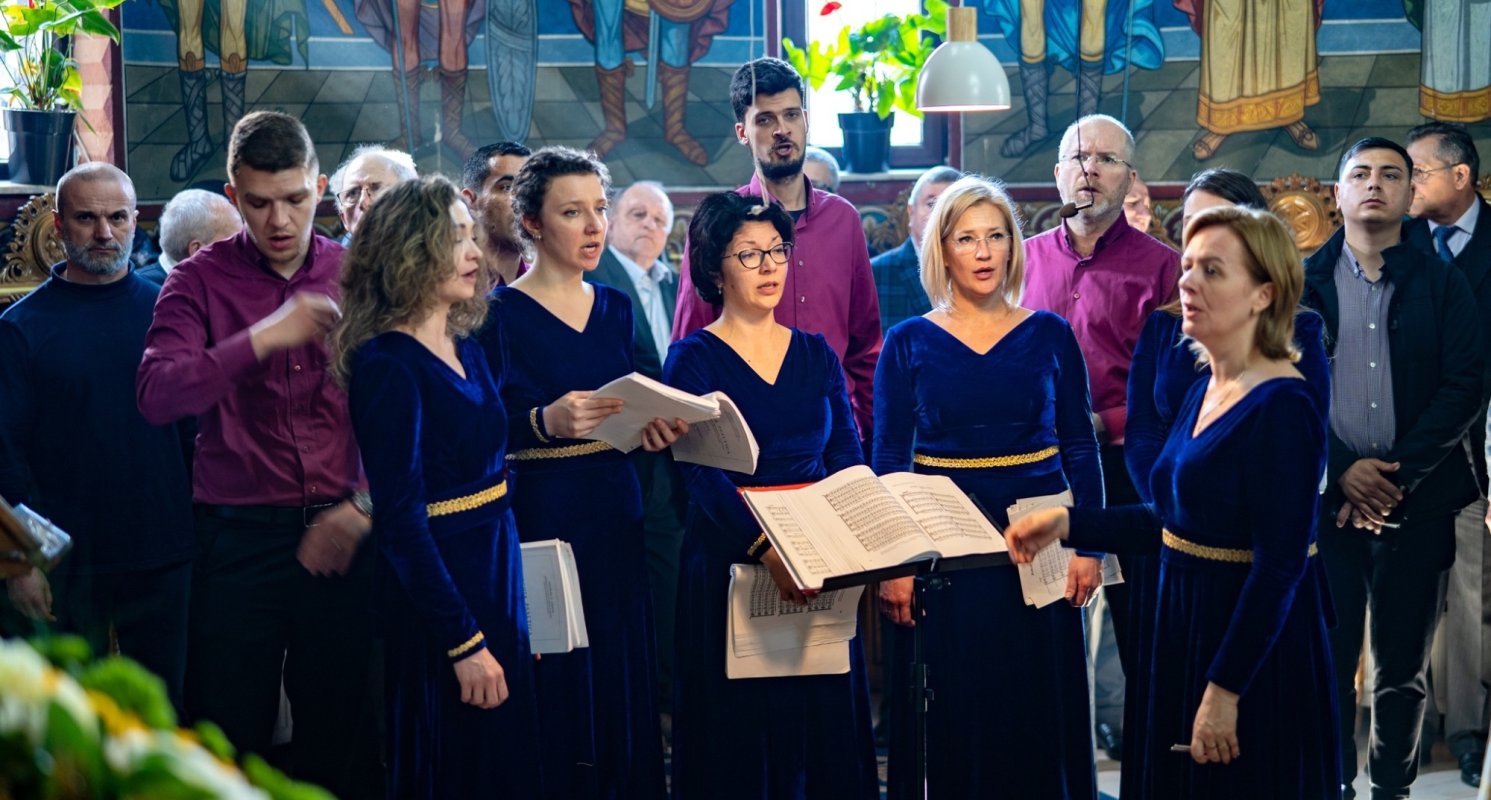 Liturghie arhierească la Parohia „Buna Vestire” din Bacău 291260