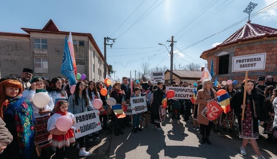 Peste 7.000 de persoane din Arhiepiscopia Romanului și Bacăului au participat la Marșul pentru viață 291326