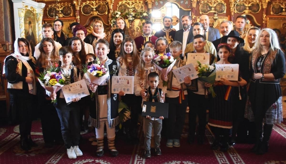 Premii pentru participanții concursului „Împreună cu Hristos în lume, în milenul III” 291439