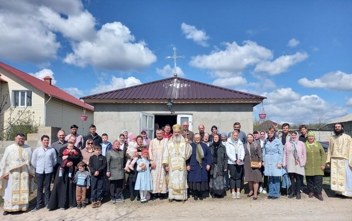 Slujbă arhierească în mijlocul comunităţii „Tuturor Sfinţilor” din Floreşti 291440