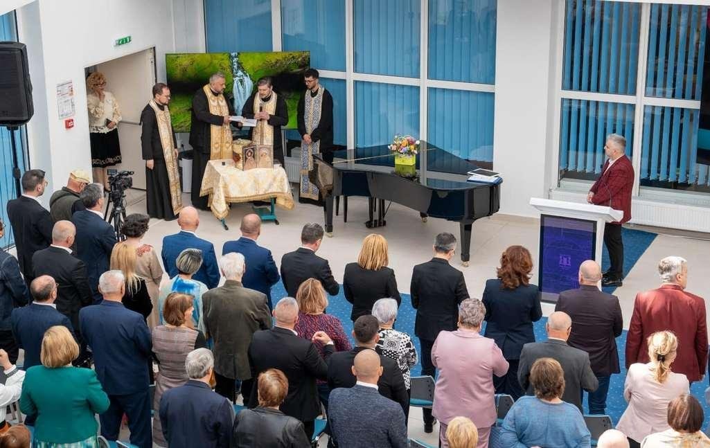 Biblioteca Municipală din Onești și-a redeschis porțile 292081