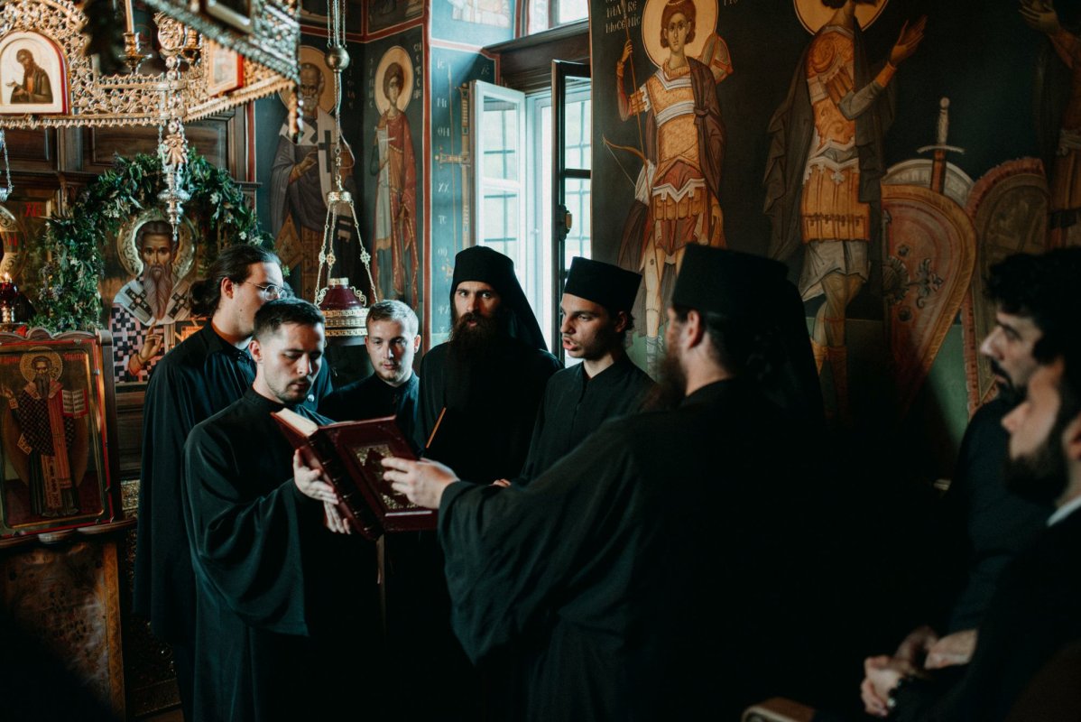 Cinstirea Sfântului Ipatie în vechea sa chinovie românească athonită 292144