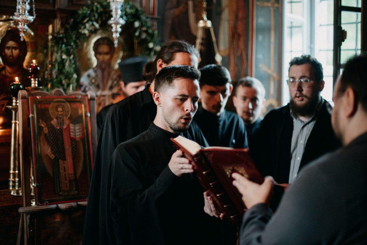 Cinstirea Sfântului Ipatie în vechea sa chinovie românească athonită 292146