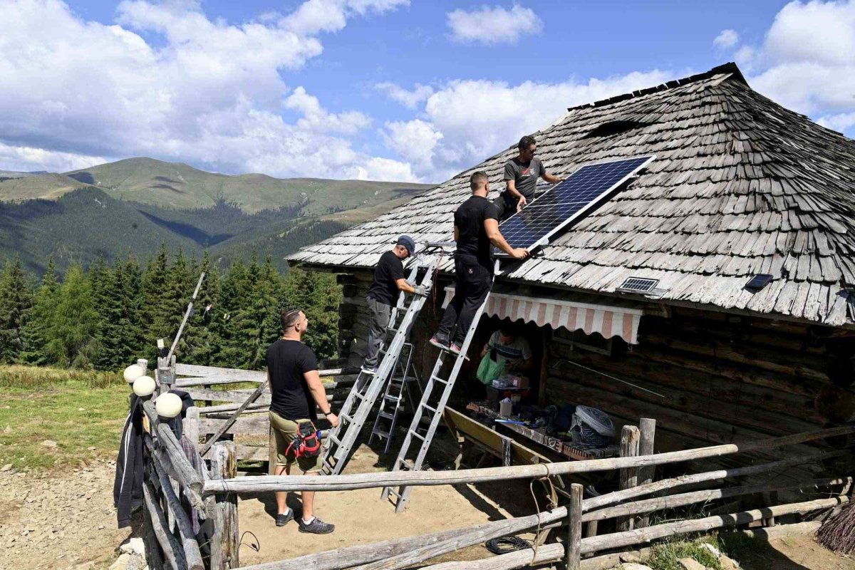 Peste 11.000 de români trăiesc fără electricitate 292073