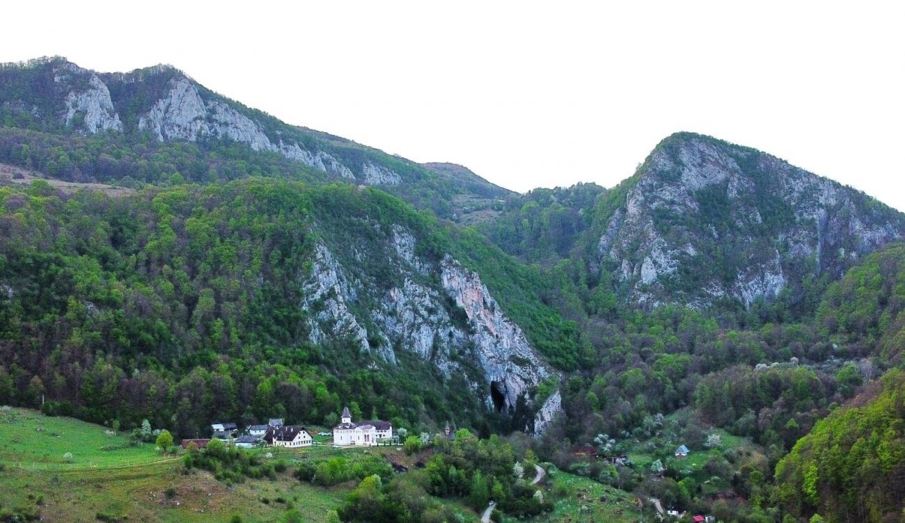 Târnosirea vechii biserici a Mănăstirii Subpiatră, Alba 292230