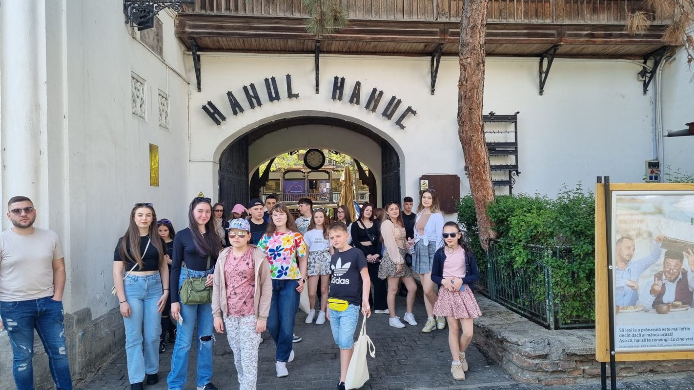 22 de tineri din Uricani, patru zile prin cultura Bucureștilor 292266