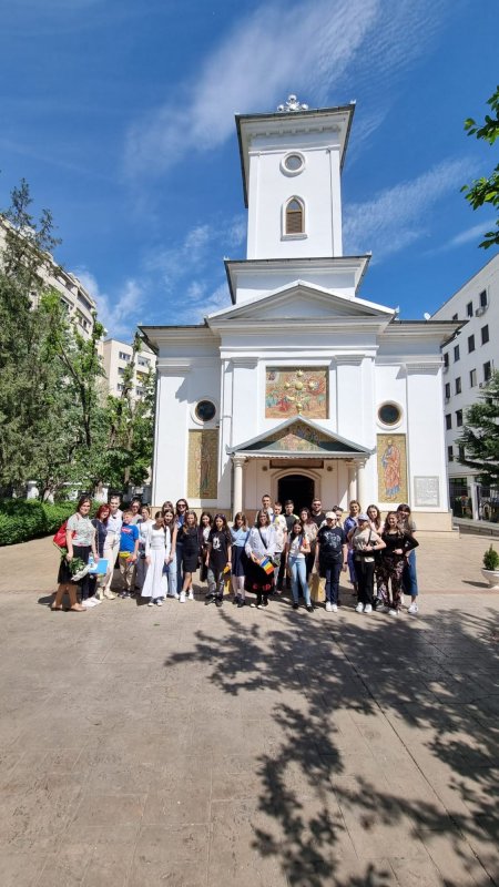 22 de tineri din Uricani, patru zile prin cultura Bucureștilor 292268