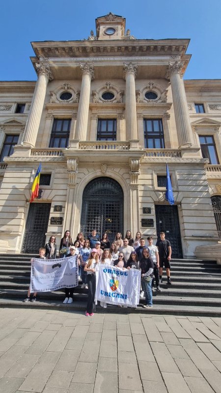 22 de tineri din Uricani, patru zile prin cultura Bucureștilor 292270