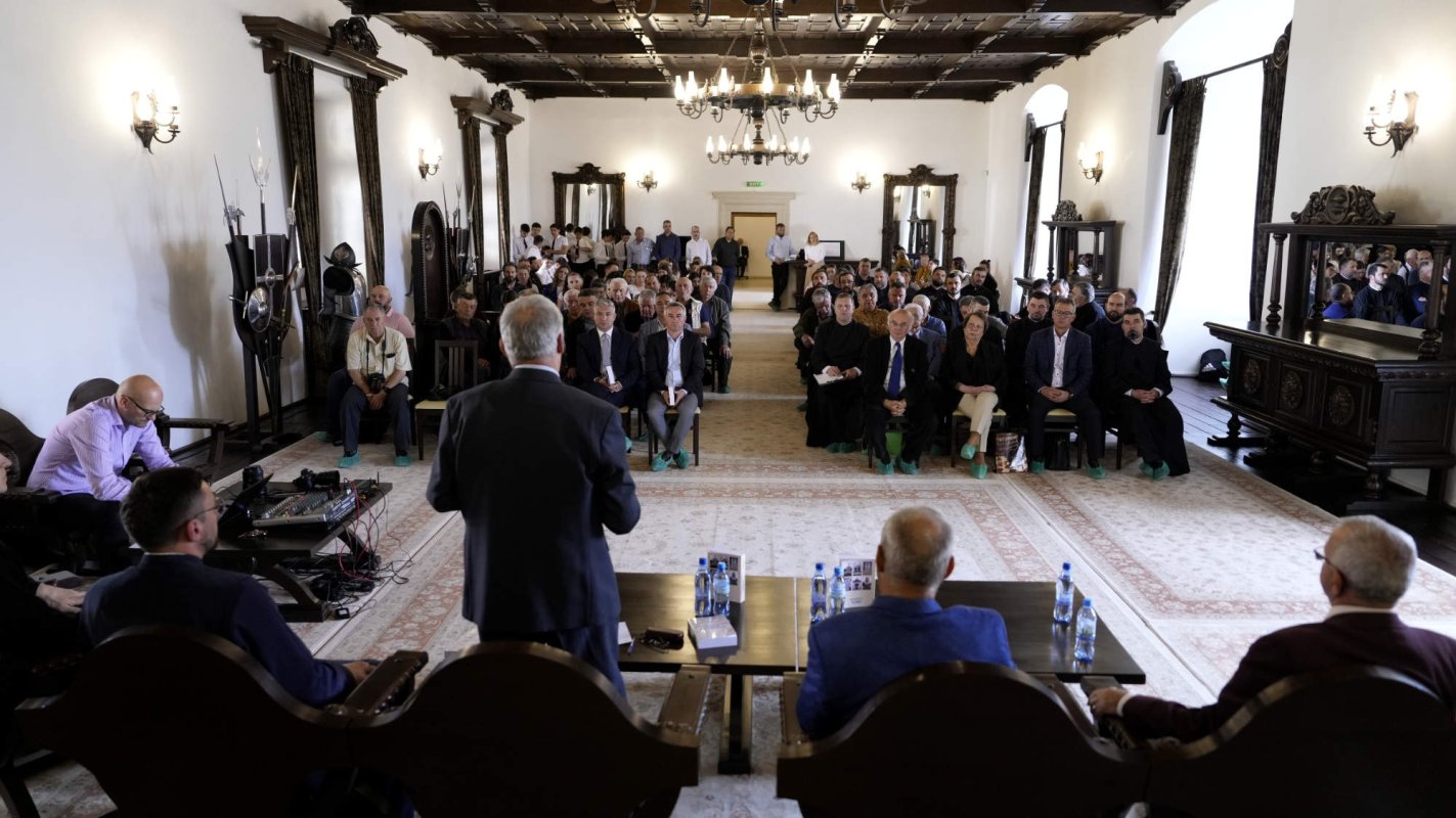 Volum apărut la Editura „Andreiana”, lansat la Făgăraș 292351