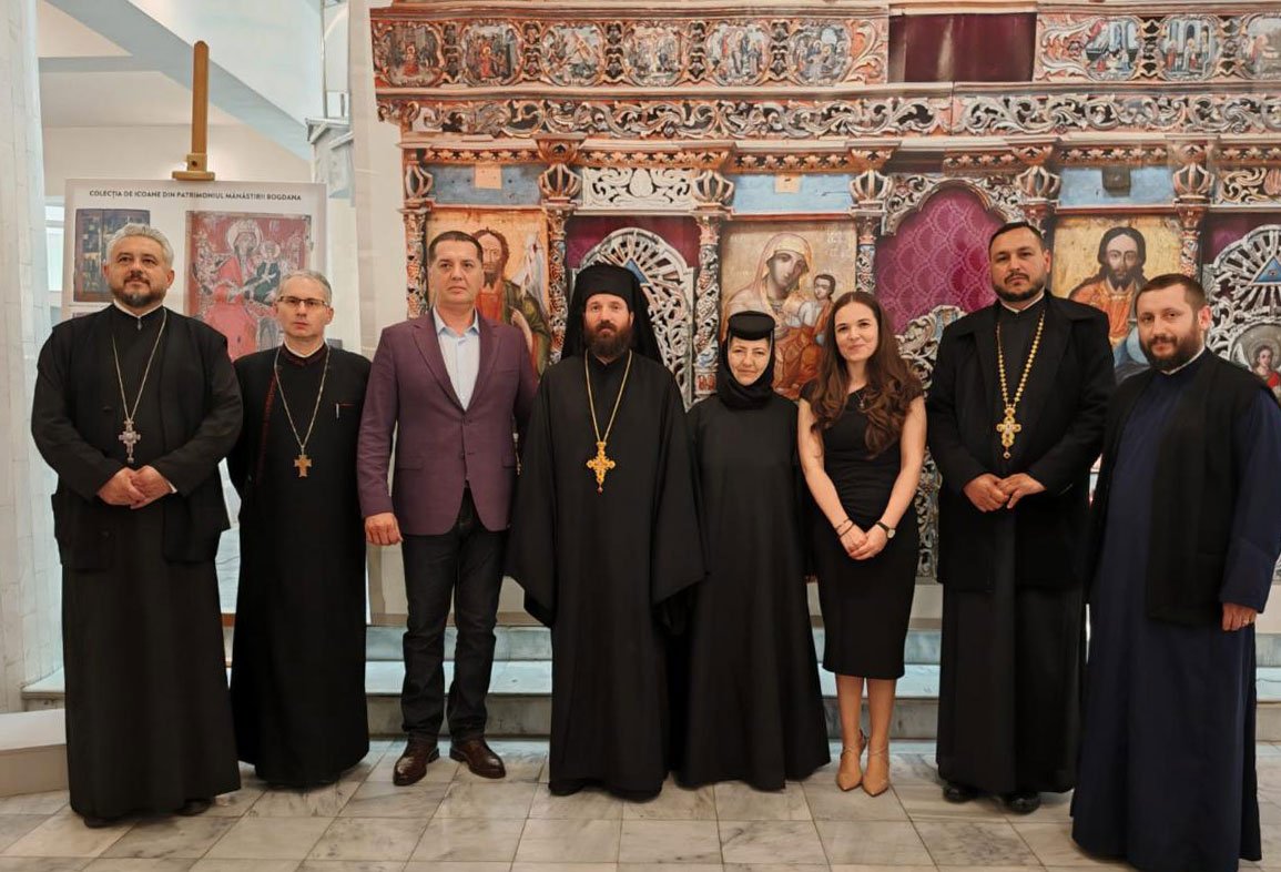 Expoziție fotodocumentară dedicată Mănăstirii Bogdana din județul Bacău 292451